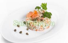 Салат с красной рыбой Приготовить салат из соленой рыбы